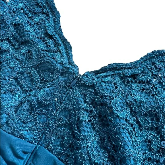 Beautiful Emerald Green Formal Gown With Rhinestone Accent and Lace Top 6 - Picture 9 of 14